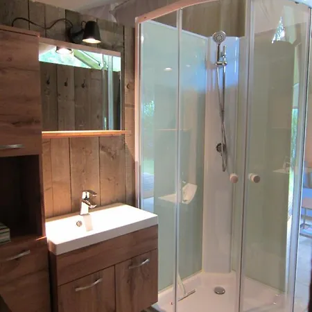 Luxury tent Hderh-glampingdeveluwe, Prive Keuken, Sauna, Hottub En Sanitair, Op De Ijsvogel Met Zwembaden En Alle Faciliteiten